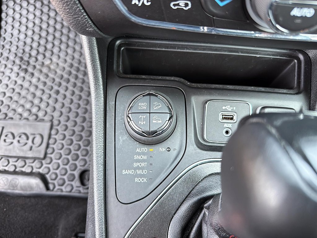 Jeep Cherokee Trailhawk 2021 à St-Jean-Sur-Richelieu, Québec - 16 - w1024h768px