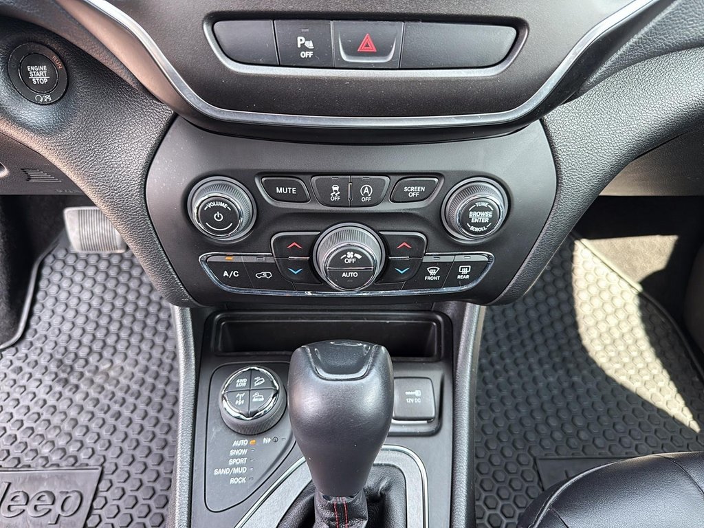 Jeep Cherokee Trailhawk 2021 à St-Jean-Sur-Richelieu, Québec - 14 - w1024h768px