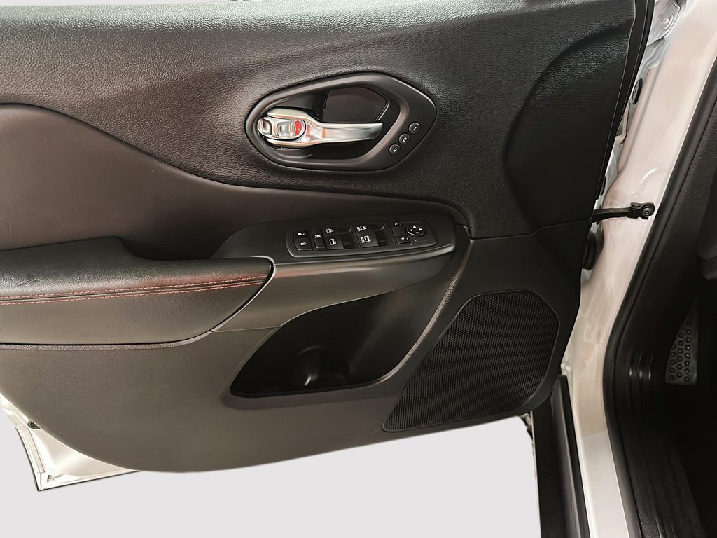 Jeep Cherokee Trailhawk Elite 2021 à St-Jean-Sur-Richelieu, Québec - 11 - w1024h768px