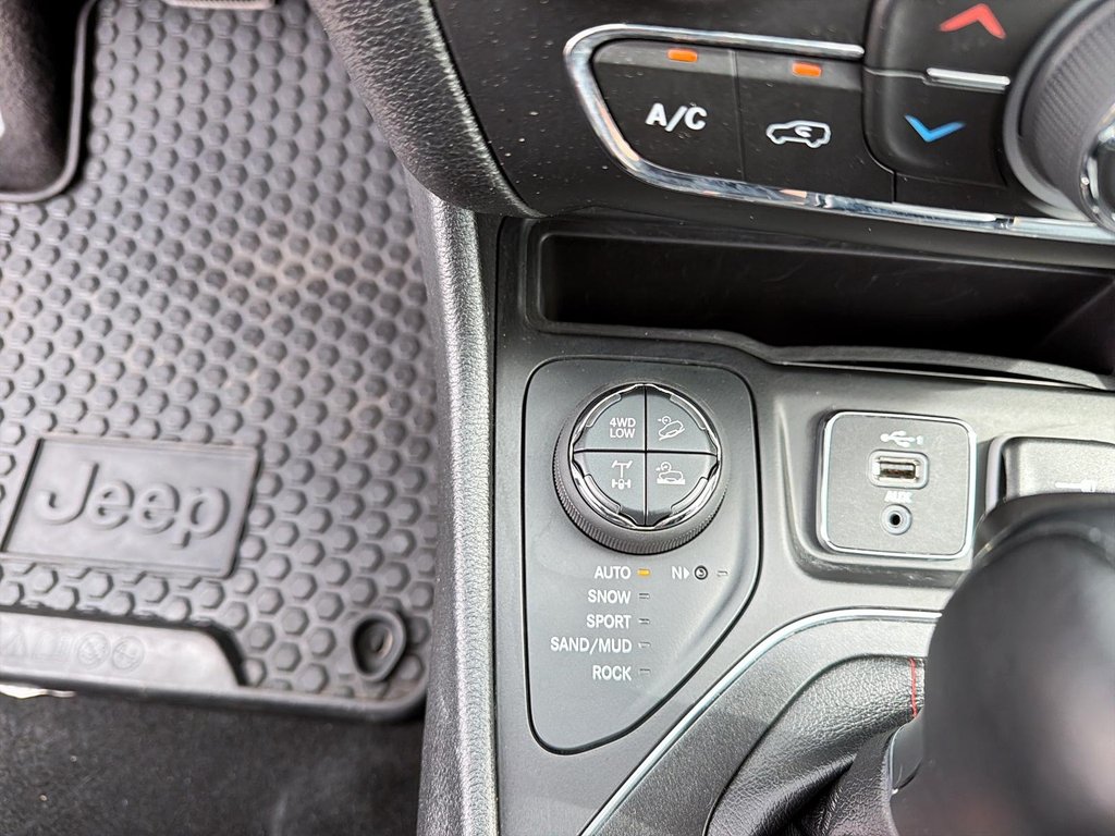 2021 Jeep Cherokee Trailhawk in St-Jean-Sur-Richelieu, Quebec - 16 - w1024h768px
