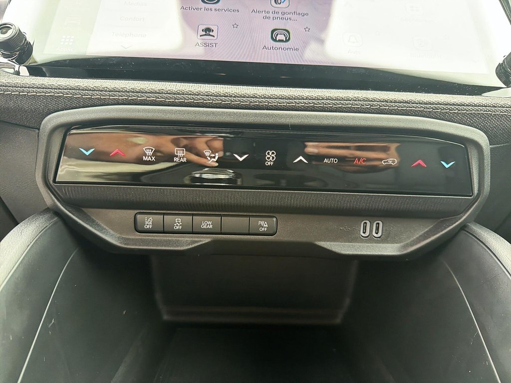 2026 Jeep Cherokee LAREDO in Sherbrooke, Quebec - 13 - w1024h768px