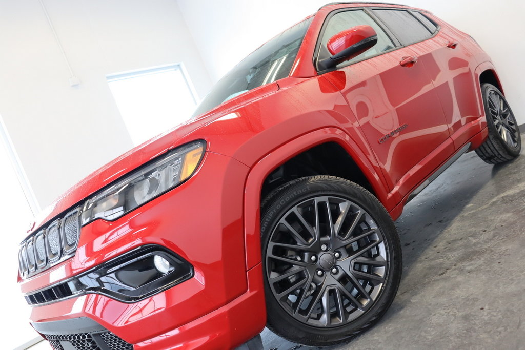 2022  Compass Limited Edition RED 4x4 Toit-Panoramique in St-Jean-Sur-Richelieu, Quebec - 2 - w1024h768px