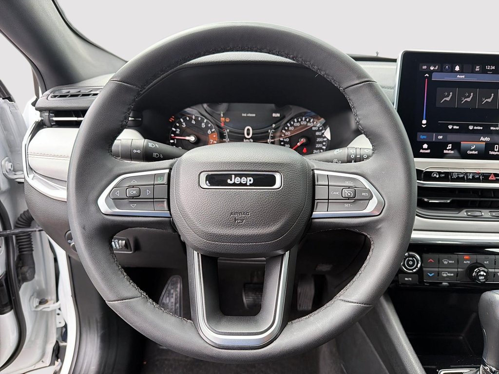 2023 Jeep Compass LIMITED 4X4 in St-Jean-Sur-Richelieu, Quebec - 12 - w1024h768px