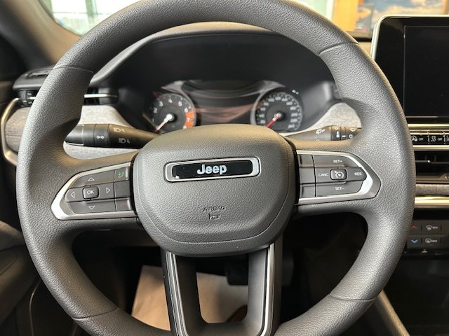 2025 Jeep Compass SPORT in St-Jean-Sur-Richelieu, Quebec - 8 - w1024h768px