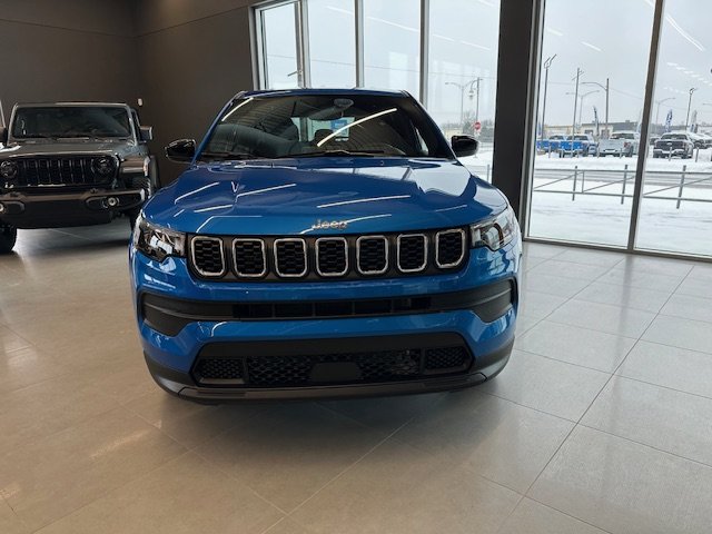 2025 Jeep Compass SPORT in St-Jean-Sur-Richelieu, Quebec - 3 - w1024h768px