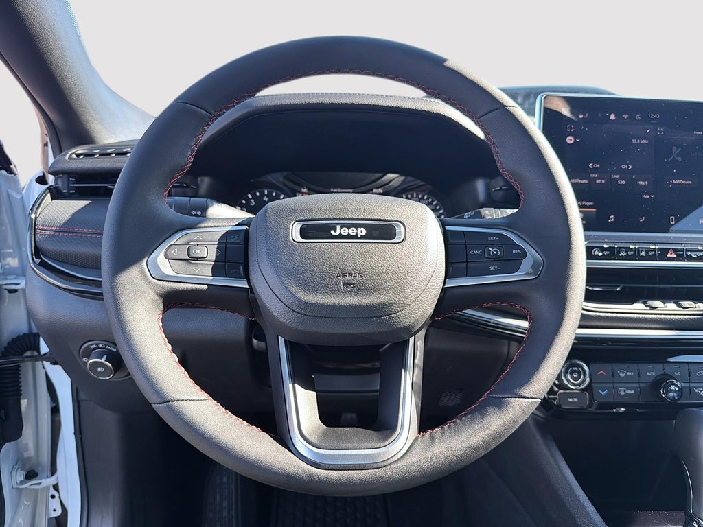 2025 Jeep Compass TRAILHAWK in St-Jean-Sur-Richelieu, Quebec - 11 - w1024h768px