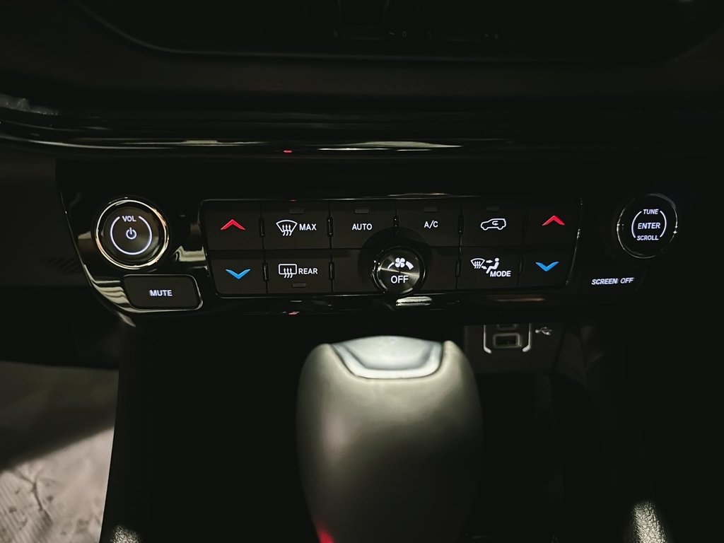2025 Jeep Compass Altitude in St-Jean-Sur-Richelieu, Quebec - 11 - w1024h768px