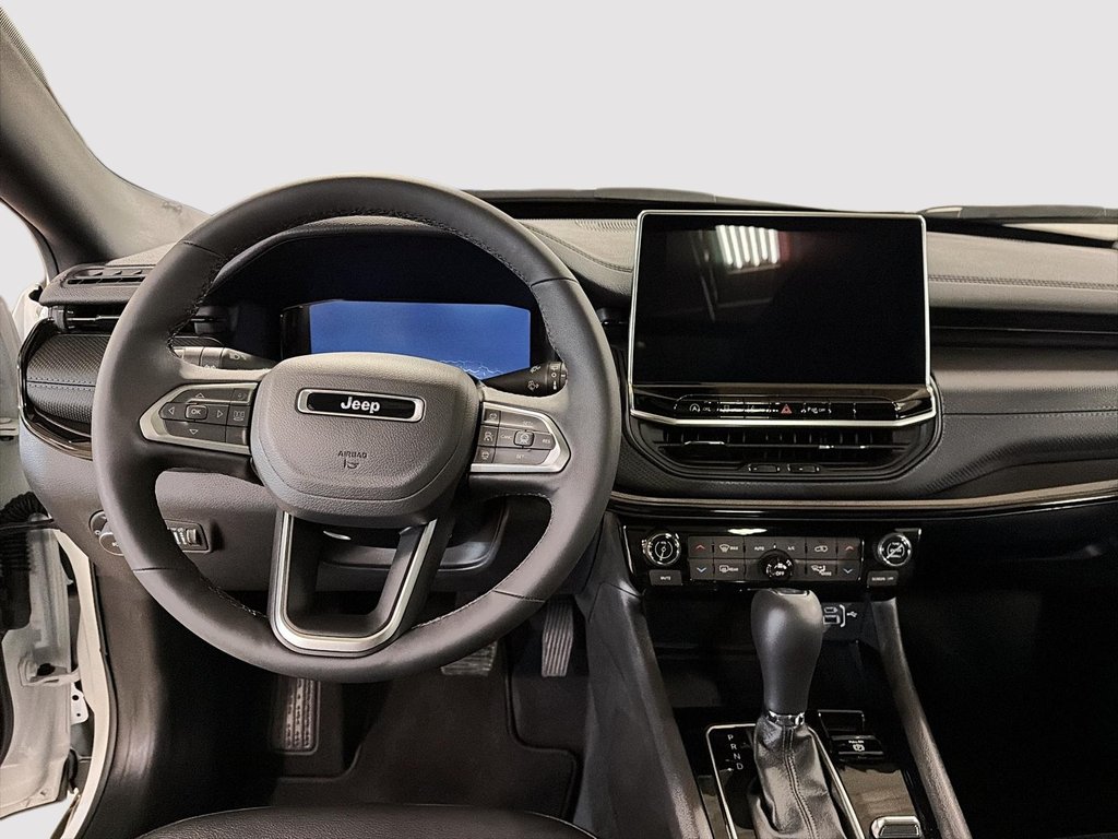 2026 Jeep Compass Limited in St-Jean-Sur-Richelieu, Quebec - 10 - w1024h768px