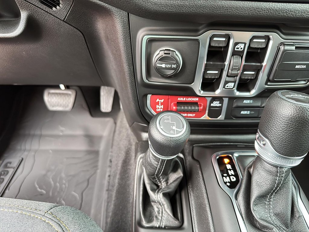 Jeep Gladiator WILLYS 2025 à Sherbrooke, Québec - 16 - w1024h768px