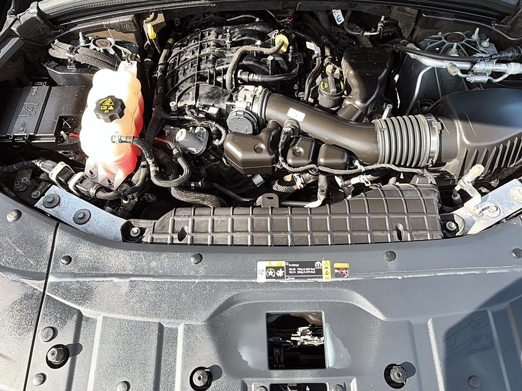 2023 Jeep Grand Cherokee L Limited in St-Jean-Sur-Richelieu, Quebec - 8 - w1024h768px