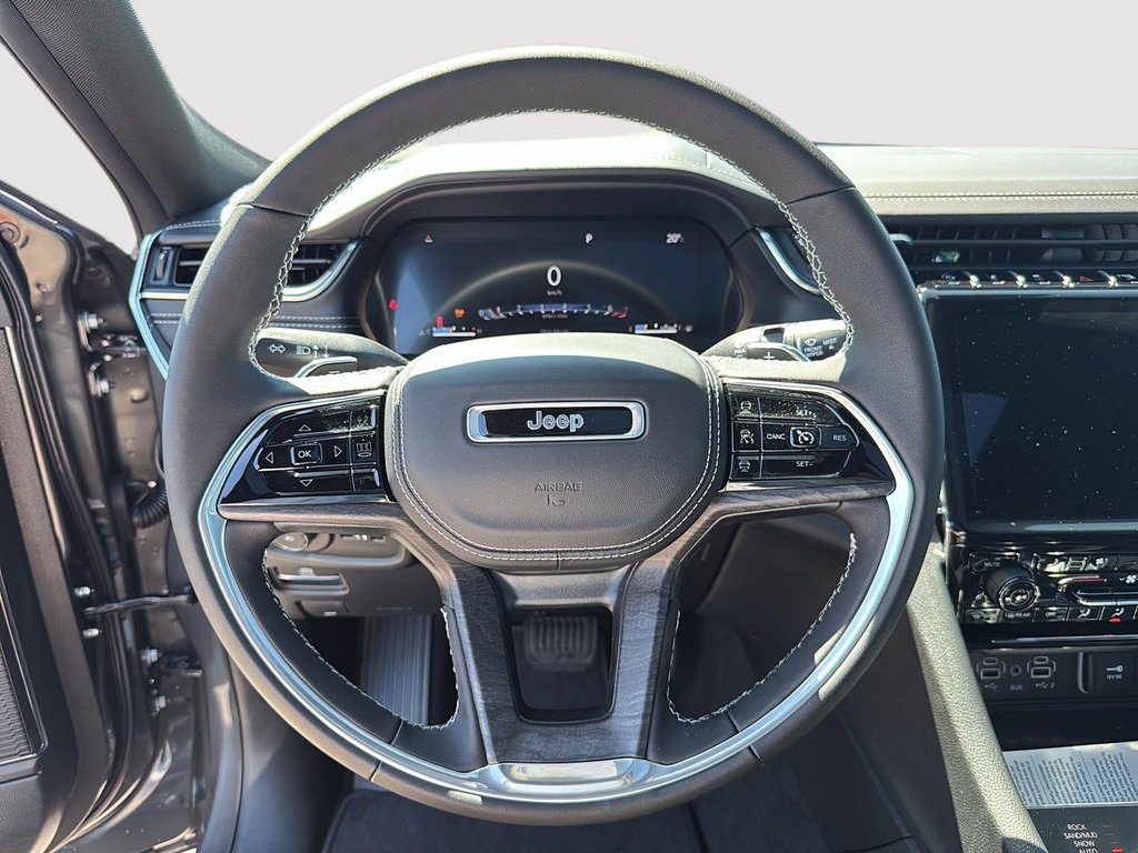 Jeep Grand Cherokee L OVERLAND 2025 à Sherbrooke, Québec - 12 - w1024h768px