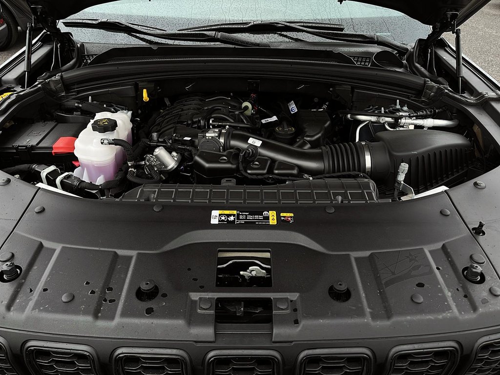 Jeep Grand Cherokee L ALTITUDE 2025 à Sherbrooke, Québec - 8 - w1024h768px