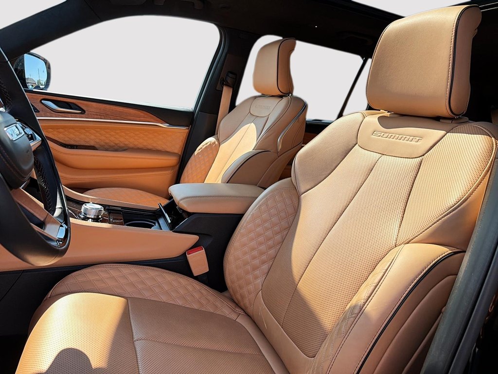 2025 Jeep Grand Cherokee L Summit Reserve in St-Jean-Sur-Richelieu, Quebec - 9 - w1024h768px