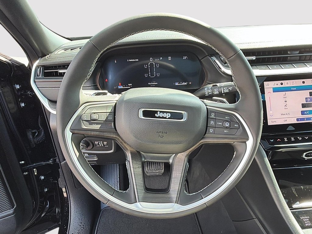 2026 Jeep Grand Cherokee L LIMITED RESERVE in Sherbrooke, Quebec - 11 - w1024h768px