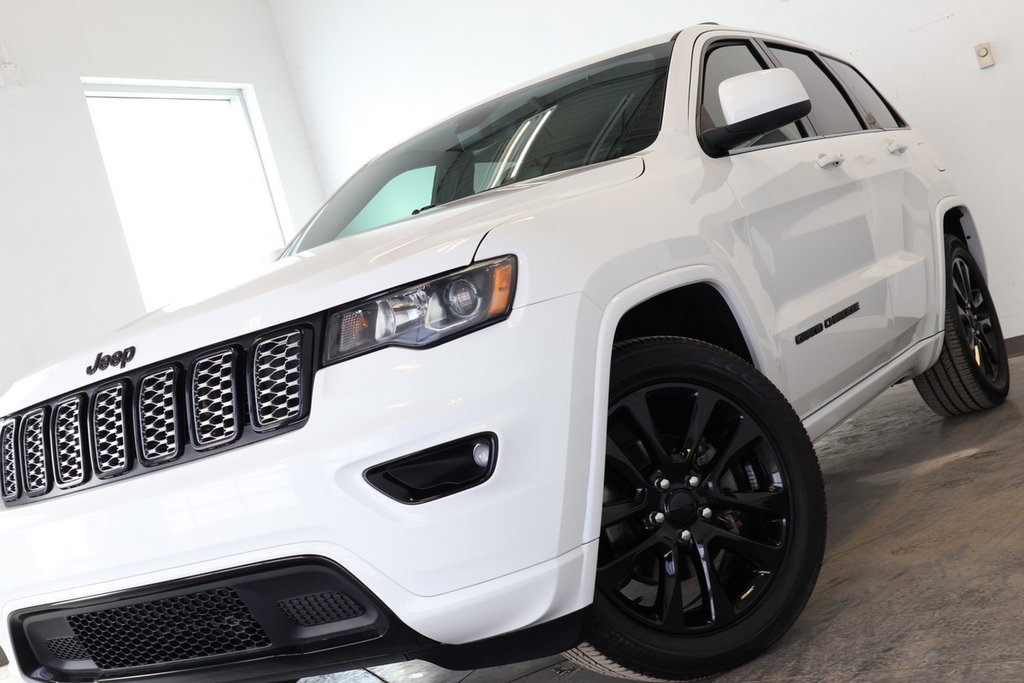 2020 Jeep Grand Cherokee Altitude 4X4 in St-Jean-Sur-Richelieu, Quebec - 2 - w1024h768px