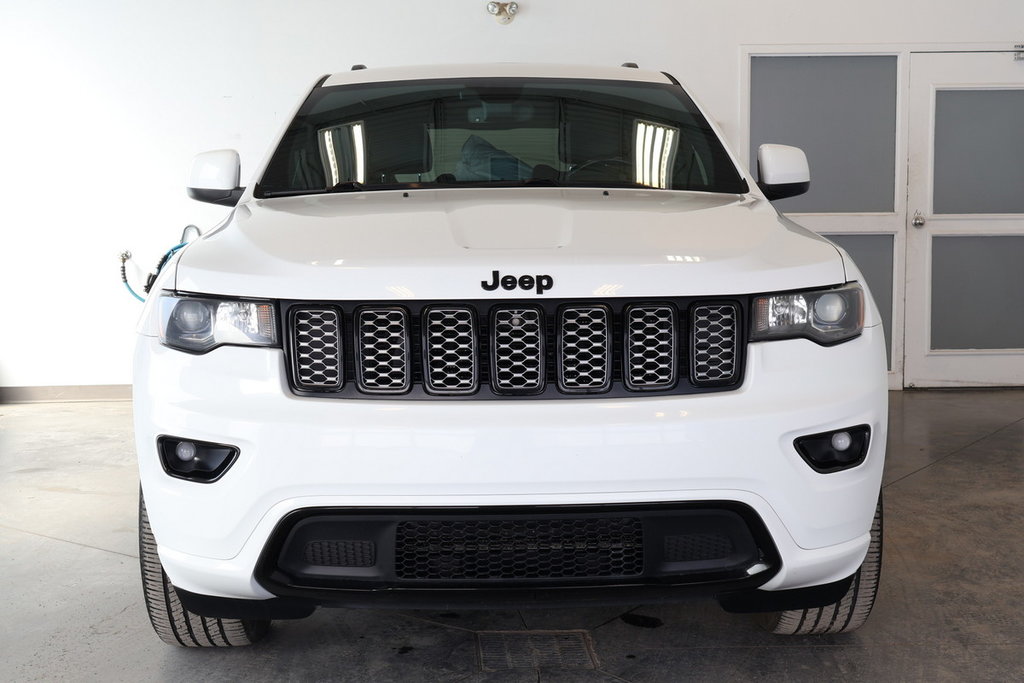 2020 Jeep Grand Cherokee Altitude 4X4 in St-Jean-Sur-Richelieu, Quebec - 3 - w1024h768px