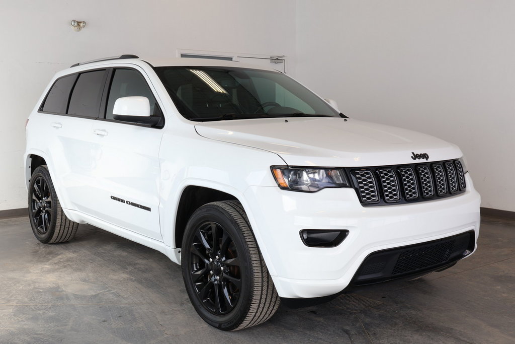 Jeep Grand Cherokee Altitude 4X4 2020 à St-Jean-Sur-Richelieu, Québec - 4 - w1024h768px