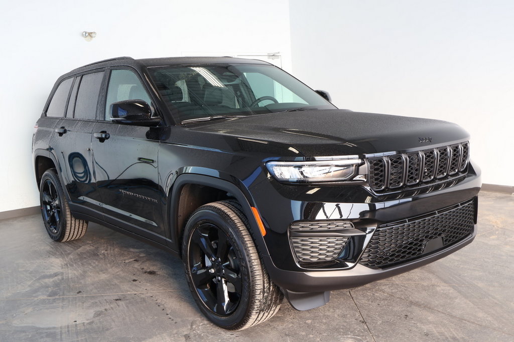 2024  Grand Cherokee ALTITUDE in St-Jean-Sur-Richelieu, Quebec - 4 - w1024h768px