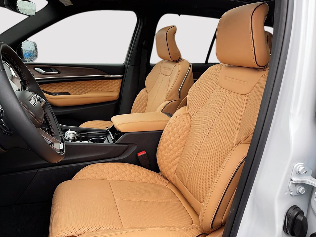 2025 Jeep Grand Cherokee SUMMIT in Sherbrooke, Quebec - 9 - w1024h768px