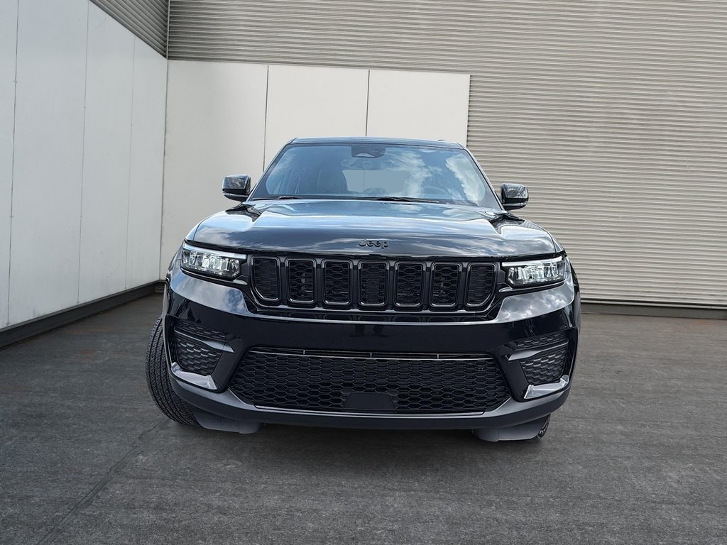 Jeep Grand Cherokee LAREDO ALTITUDE 2025 à Sherbrooke, Québec - 2 - w1024h768px