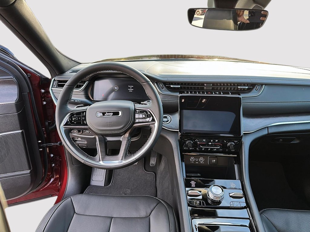 2025 Jeep GRAND CHEROKEE OVERLAND in Sherbrooke, Quebec - 9 - w1024h768px