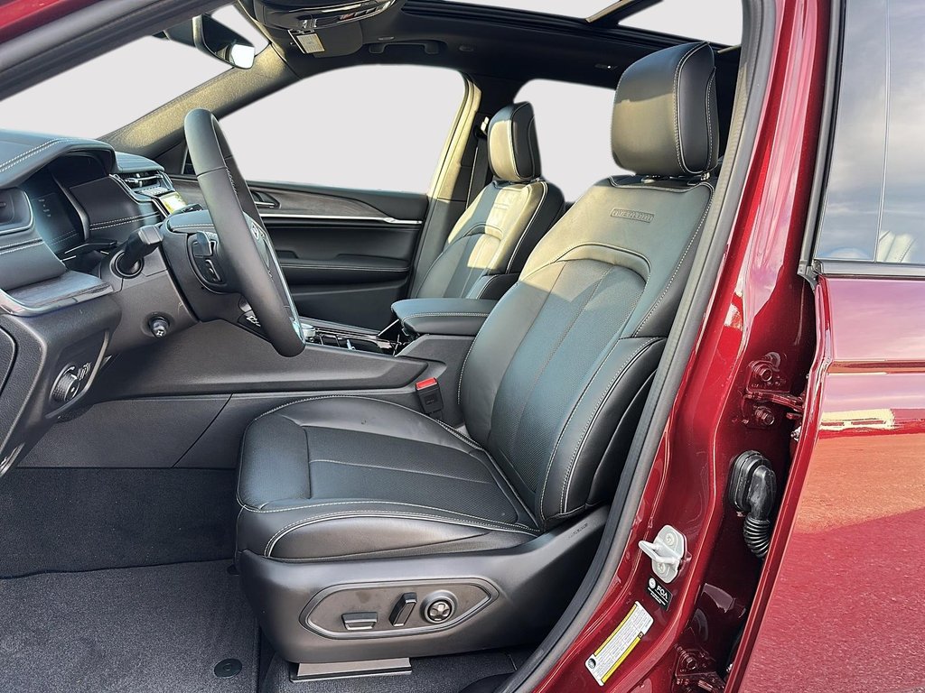 2025 Jeep GRAND CHEROKEE OVERLAND in Sherbrooke, Quebec - 8 - w1024h768px