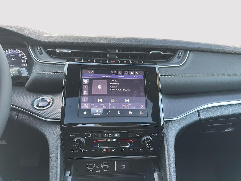 2025 Jeep GRAND CHEROKEE LAREDO ALTITUDE in Sherbrooke, Quebec - 13 - w1024h768px