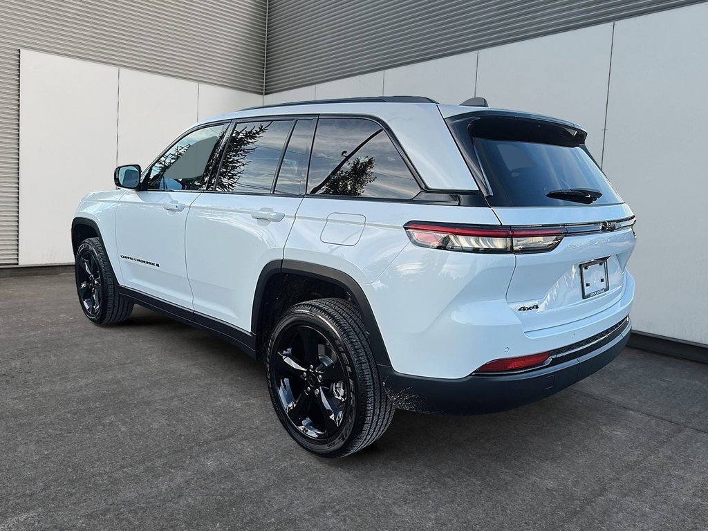 2025 Jeep GRAND CHEROKEE LAREDO ALTITUDE in Sherbrooke, Quebec - 4 - w1024h768px
