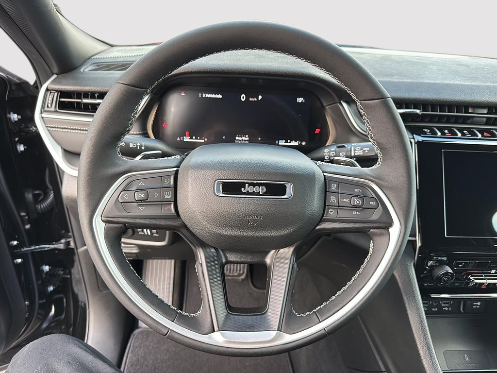 2025 Jeep Grand Cherokee LAREDO ALTITUDE in Sherbrooke, Quebec - 12 - w1024h768px