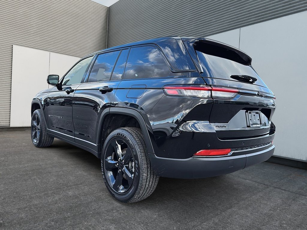 2025 Jeep Grand Cherokee LAREDO ALTITUDE in Sherbrooke, Quebec - 4 - w1024h768px