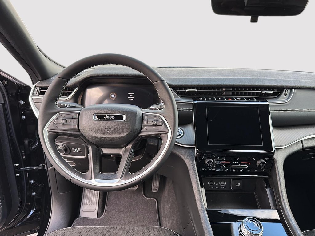 2025 Jeep Grand Cherokee LAREDO ALTITUDE in Sherbrooke, Quebec - 10 - w1024h768px