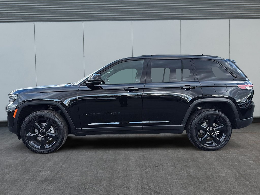 2025 Jeep Grand Cherokee LAREDO ALTITUDE in Sherbrooke, Quebec - 5 - w1024h768px