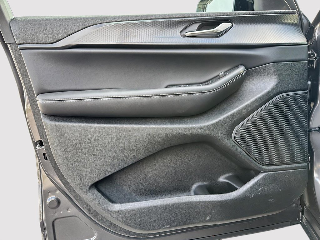 Jeep Grand Cherokee LAREDO ALTITUDE 2025 à Sherbrooke, Québec - 11 - w1024h768px