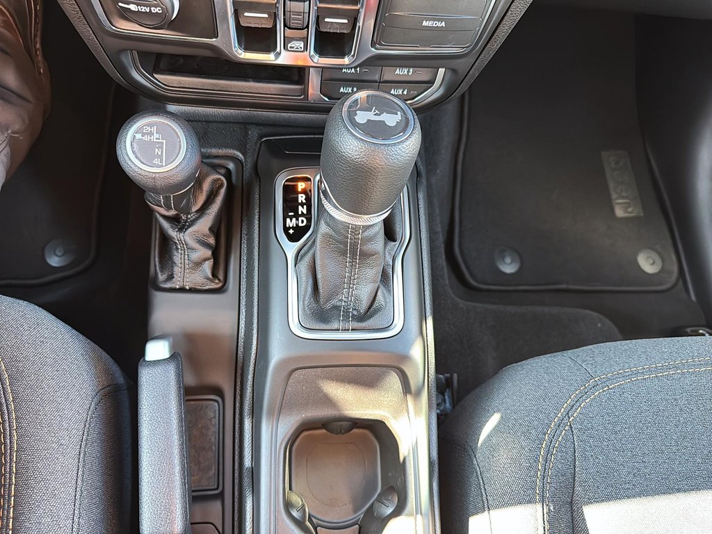 Jeep WRANGLER 4-Door SAHARA 2025 à St-Jean-Sur-Richelieu, Québec - 15 - w1024h768px
