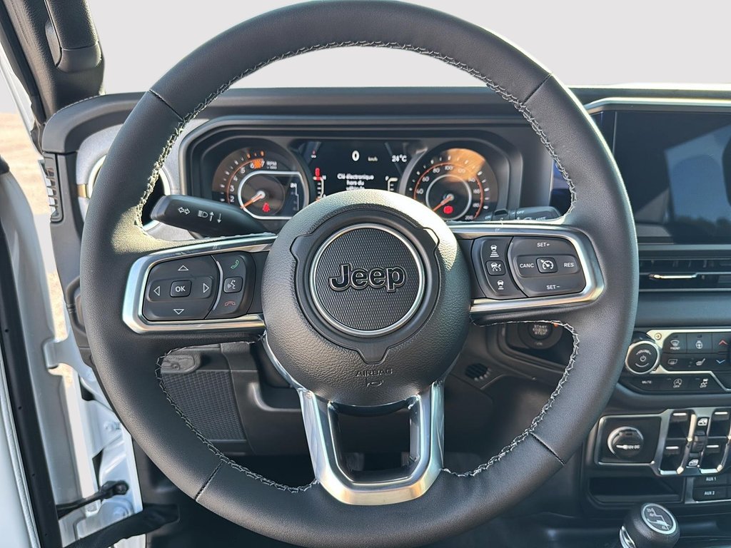 Jeep WRANGLER 4-Door SAHARA 2025 à St-Jean-Sur-Richelieu, Québec - 12 - w1024h768px