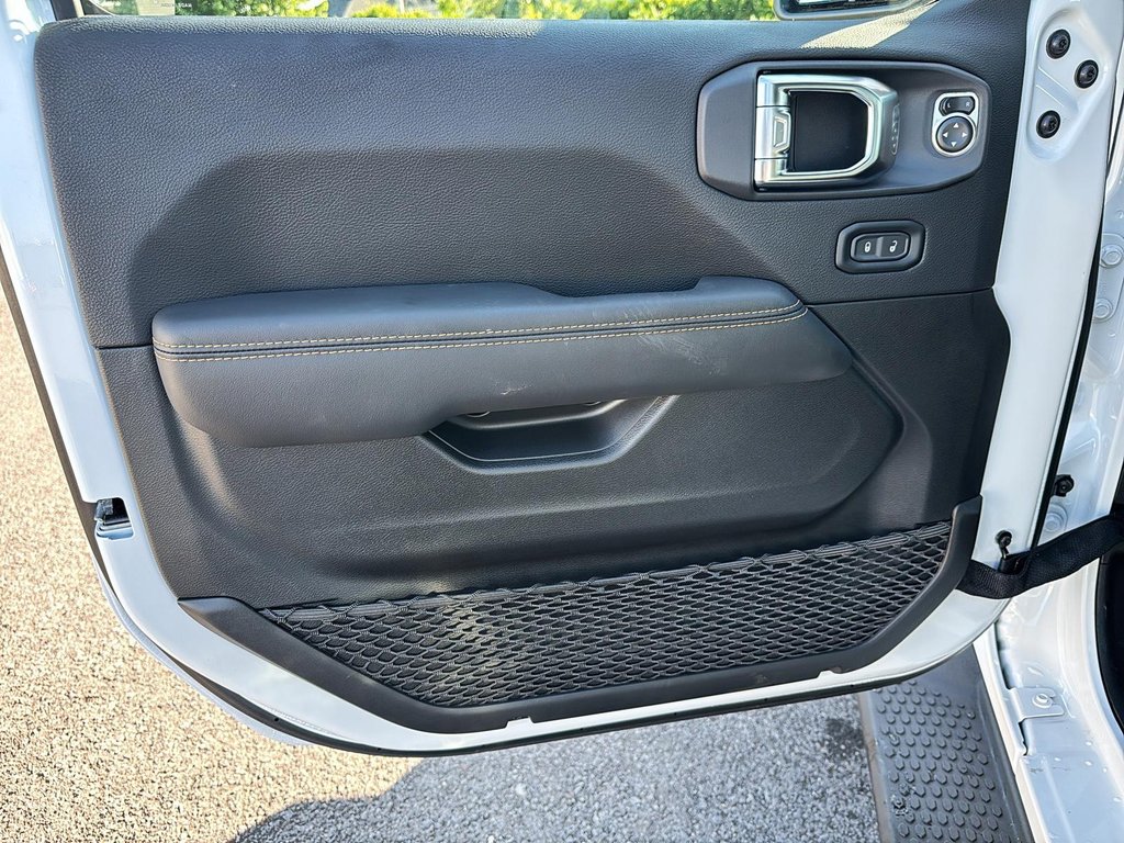 Jeep WRANGLER 4-Door SAHARA 2025 à St-Jean-Sur-Richelieu, Québec - 11 - w1024h768px
