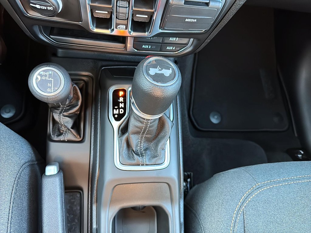 Jeep WRANGLER 4-Door SAHARA 2025 à St-Jean-Sur-Richelieu, Québec - 15 - w1024h768px