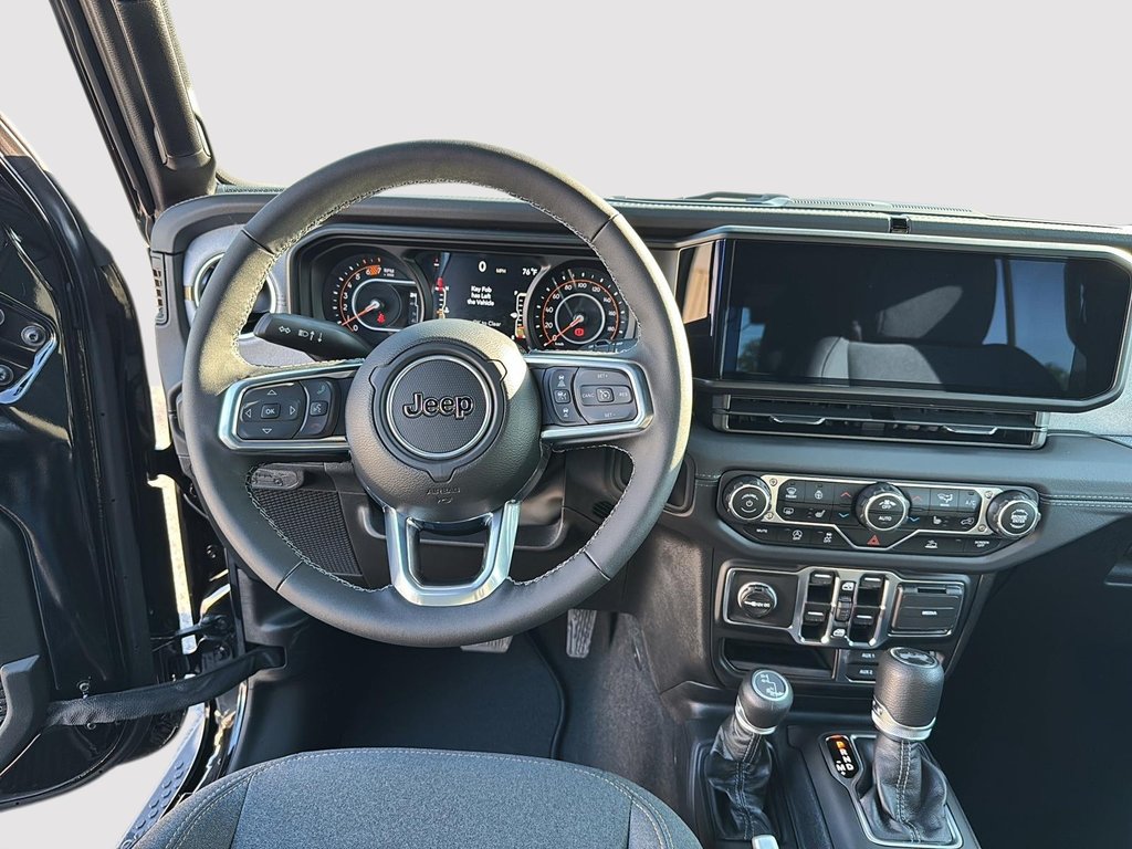 Jeep WRANGLER 4-Door SAHARA 2025 à St-Jean-Sur-Richelieu, Québec - 10 - w1024h768px