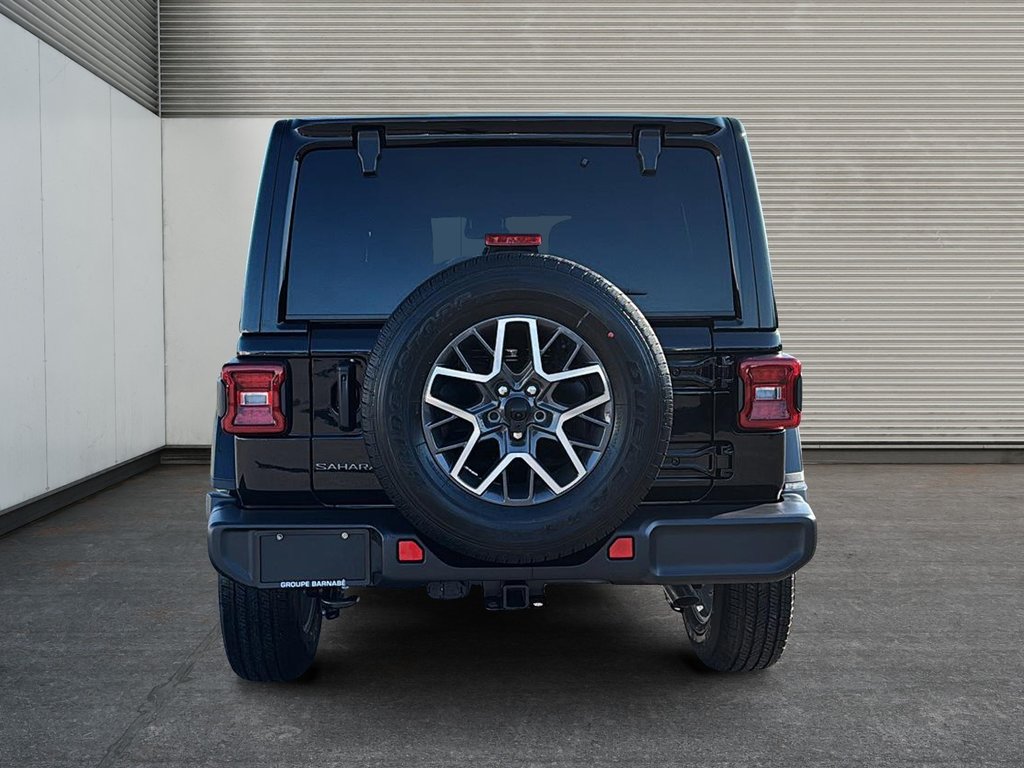 Jeep WRANGLER 4-Door SAHARA 2025 à St-Jean-Sur-Richelieu, Québec - 3 - w1024h768px