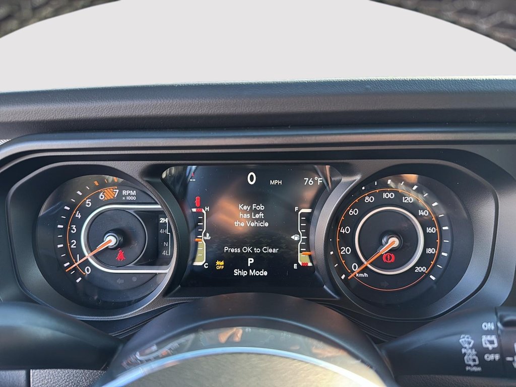 Jeep WRANGLER 4-Door SAHARA 2025 à St-Jean-Sur-Richelieu, Québec - 13 - w1024h768px