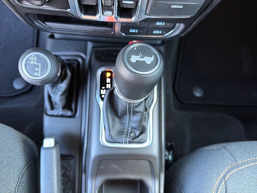 Jeep WRANGLER 4-Door SAHARA 2025 à St-Jean-Sur-Richelieu, Québec - 15 - w1024h768px