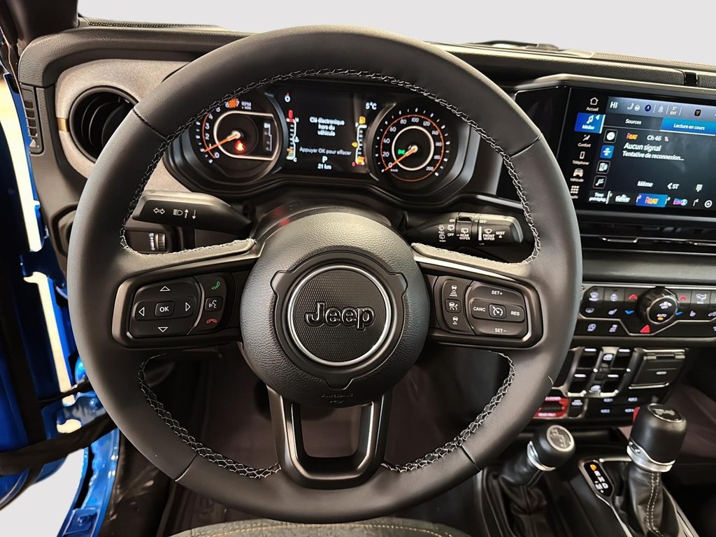 2025 Jeep Wrangler 4-Door WILLYS in Sherbrooke, Quebec - 12 - w1024h768px