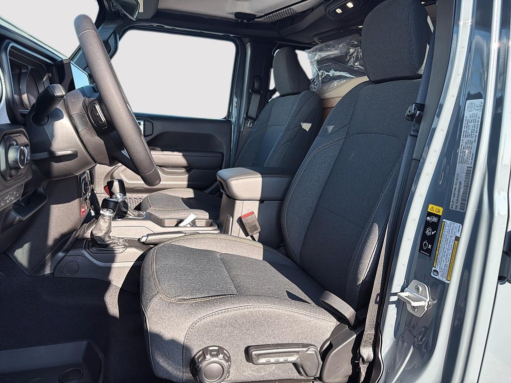2025 Jeep WRANGLER 4-Door WILLYS in St-Jean-Sur-Richelieu, Quebec - 8 - w1024h768px