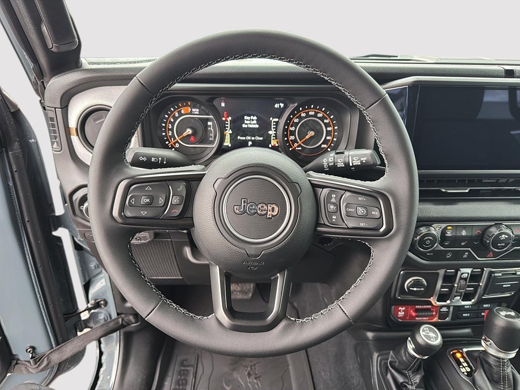 2025 Jeep Wrangler 4-Door WILLYS in Sherbrooke, Quebec - 12 - w1024h768px