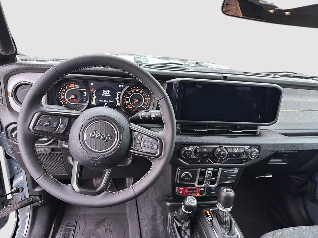 2025 Jeep Wrangler 4-Door WILLYS in Sherbrooke, Quebec - 10 - w1024h768px