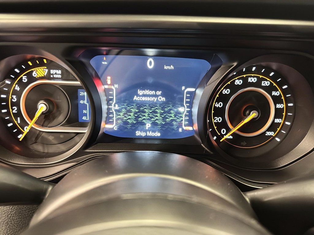 2025 Jeep Wrangler 4-Door RUBICON in Sherbrooke, Quebec - 13 - w1024h768px