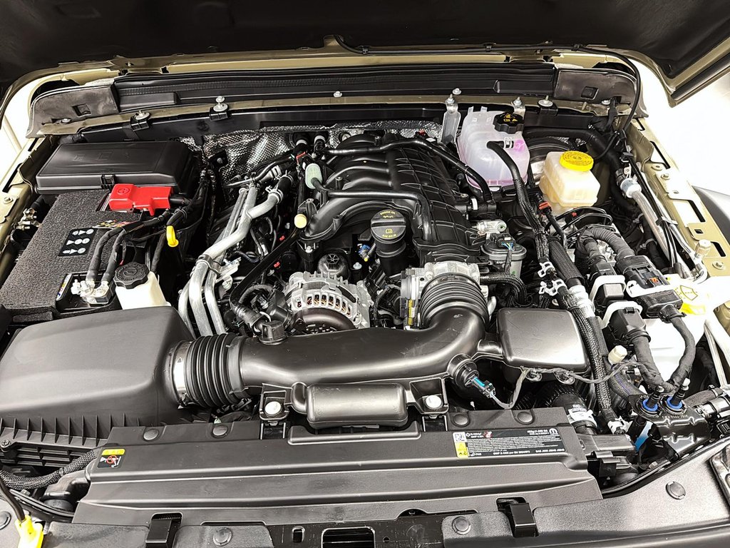 2025 Jeep Wrangler 4-Door RUBICON in Sherbrooke, Quebec - 8 - w1024h768px