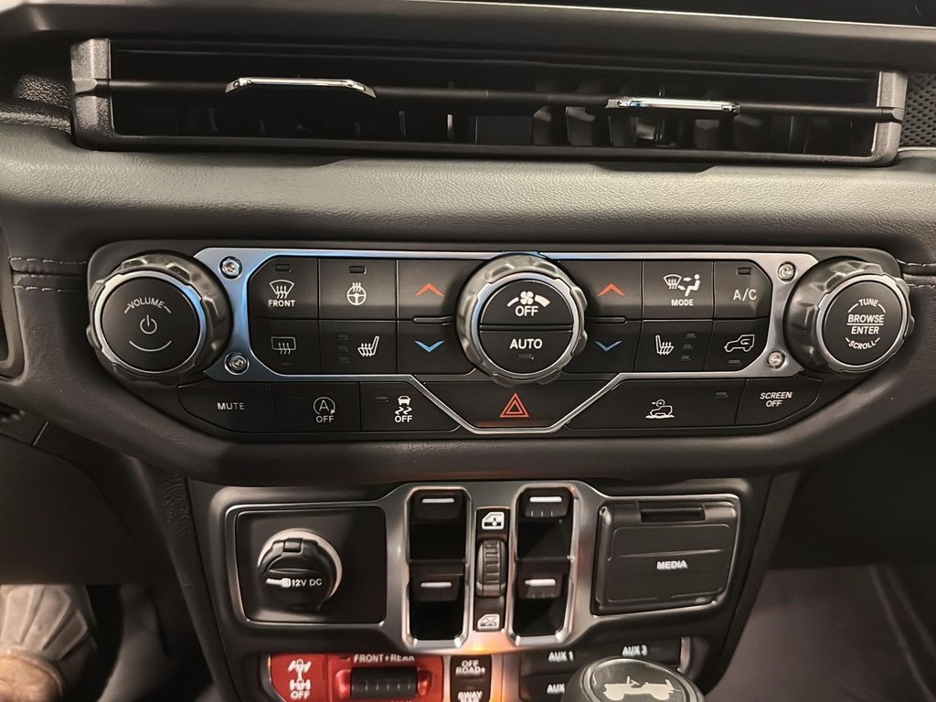 2025 Jeep Wrangler 4-Door RUBICON in Sherbrooke, Quebec - 14 - w1024h768px