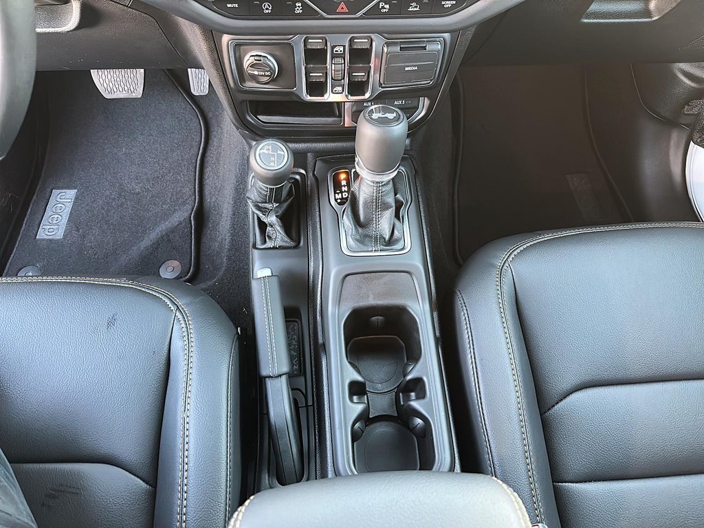 2025 Jeep WRANGLER 4-Door SAHARA in Sherbrooke, Quebec - 14 - w1024h768px