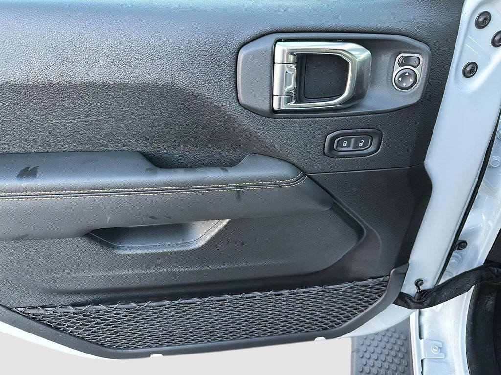 2025 Jeep WRANGLER 4-Door SAHARA in Sherbrooke, Quebec - 10 - w1024h768px